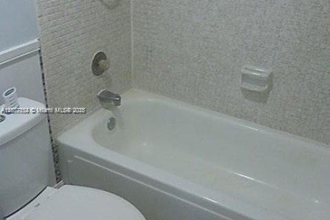 Condominio en venta en Miami, Florida, 1 dormitorio, 67.35 m2 № 1983346 - foto 12