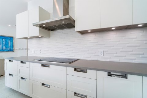 Casa en venta en Aventura, Florida, 5 dormitorios, 326.18 m2 № 1966476 - foto 17