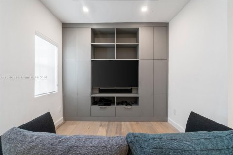 Casa en venta en Aventura, Florida, 5 dormitorios, 326.18 m2 № 1966476 - foto 22