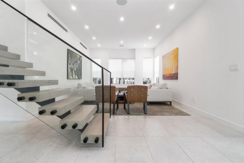 Casa en venta en Aventura, Florida, 5 dormitorios, 326.18 m2 № 1966476 - foto 3