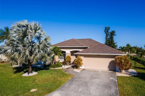 Casa en Cape Coral, Florida 4 dormitorios № 2000214