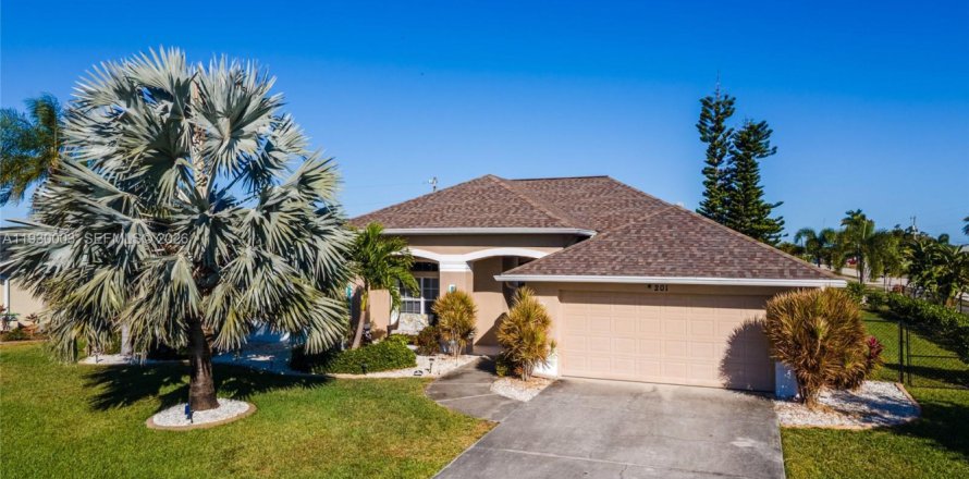 Casa en Cape Coral, Florida 4 dormitorios № 2000214
