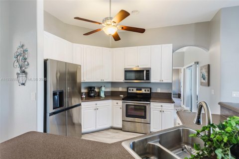 Casa en venta en Cape Coral, Florida, 4 dormitorios № 2000214 - foto 13