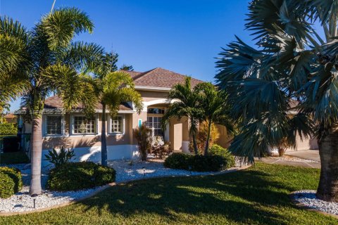 Casa en venta en Cape Coral, Florida, 4 dormitorios № 2000214 - foto 4