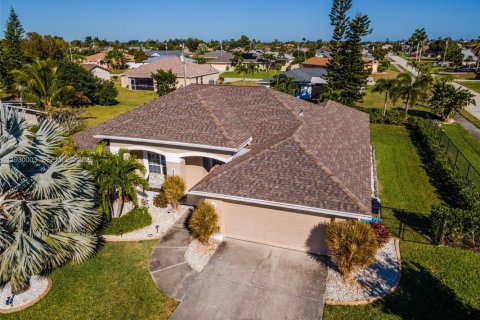 Casa en venta en Cape Coral, Florida, 4 dormitorios № 2000214 - foto 5