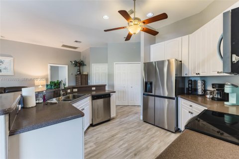 Casa en venta en Cape Coral, Florida, 4 dormitorios № 2000214 - foto 11