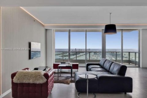 Condominio en alquiler en Miami, Florida, 3 dormitorios, 245.91 m2 № 2030991 - foto 7