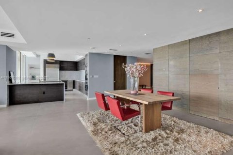 Condominio en alquiler en Miami, Florida, 3 dormitorios, 245.91 m2 № 2030991 - foto 8