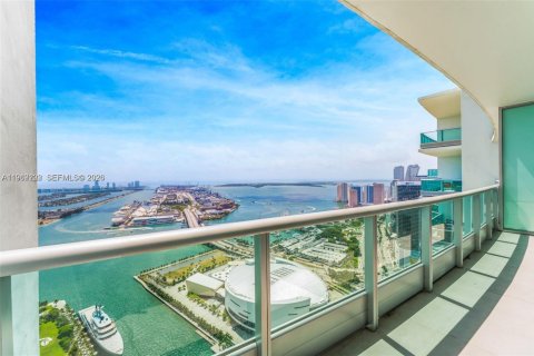 Condominio en Miami, Florida, 3 dormitorios  № 2030991