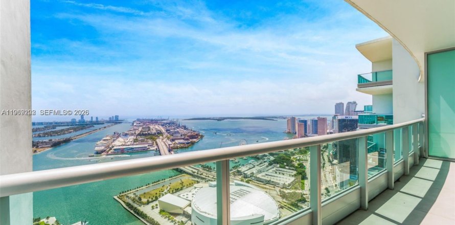 Condominio en Miami, Florida, 3 dormitorios  № 2030991