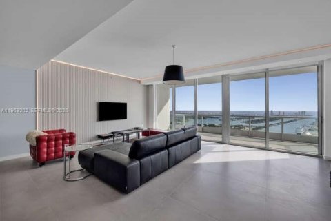 Condominio en alquiler en Miami, Florida, 3 dormitorios, 245.91 m2 № 2030991 - foto 11
