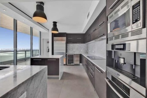 Condominio en alquiler en Miami, Florida, 3 dormitorios, 245.91 m2 № 2030991 - foto 14