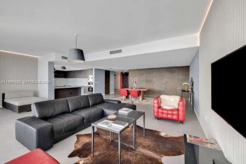 Condominio en alquiler en Miami, Florida, 3 dormitorios, 245.91 m2 № 2030991 - foto 13