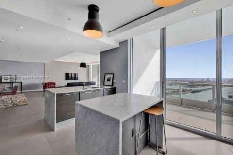 Condominio en alquiler en Miami, Florida, 3 dormitorios, 245.91 m2 № 2030991 - foto 16