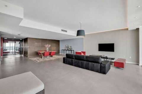 Condominio en alquiler en Miami, Florida, 3 dormitorios, 245.91 m2 № 2030991 - foto 12