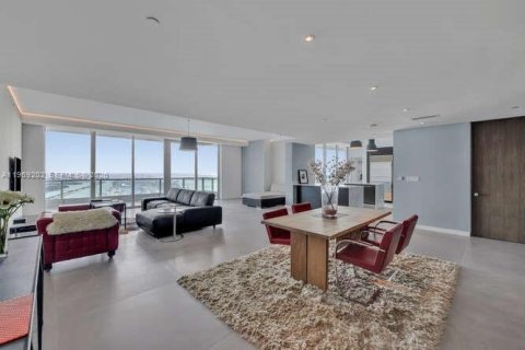 Condominio en alquiler en Miami, Florida, 3 dormitorios, 245.91 m2 № 2030991 - foto 5