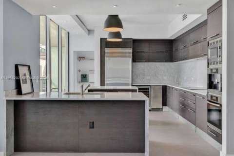 Condominio en alquiler en Miami, Florida, 3 dormitorios, 245.91 m2 № 2030991 - foto 9