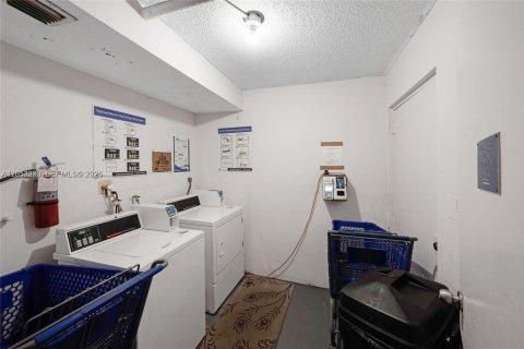 Condo in North Miami, Florida, 2 bedrooms № 2251792 - photo 14