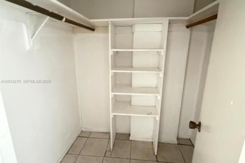 Condo in North Miami, Florida, 2 bedrooms № 2251792 - photo 6