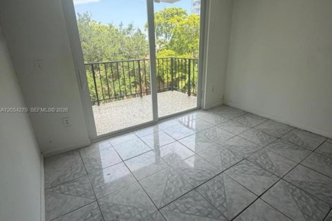 Condo in North Miami, Florida, 2 bedrooms № 2251792 - photo 7