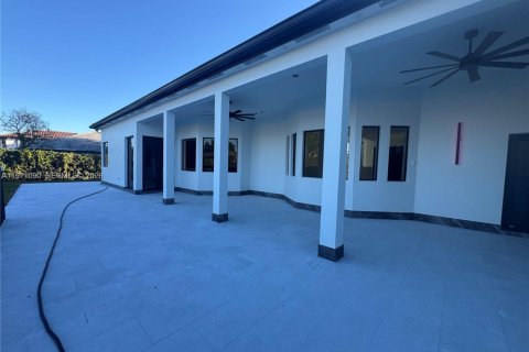 Villa ou maison à vendre à Miami, Floride: 5 chambres, 308.06 m2 № 2033573 - photo 19