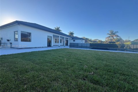 Villa ou maison à vendre à Miami, Floride: 5 chambres, 308.06 m2 № 2033573 - photo 18