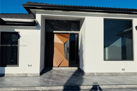 Villa ou maison à vendre à Miami, Floride: 5 chambres, 308.06 m2 № 2033573 - photo 11
