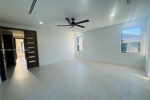 Villa ou maison à vendre à Miami, Floride: 5 chambres, 308.06 m2 № 2033573 - photo 27