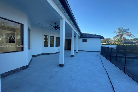 Villa ou maison à vendre à Miami, Floride: 5 chambres, 308.06 m2 № 2033573 - photo 17