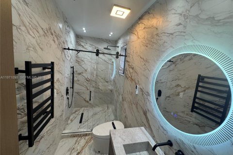Villa ou maison à vendre à Miami, Floride: 5 chambres, 308.06 m2 № 2033573 - photo 13