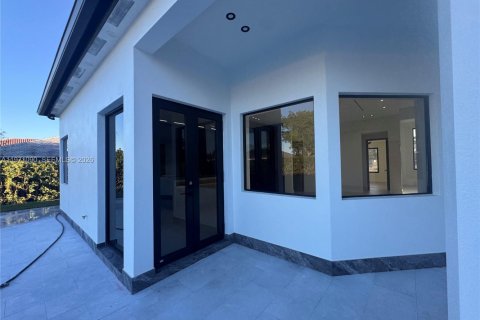 Villa ou maison à vendre à Miami, Floride: 5 chambres, 308.06 m2 № 2033573 - photo 14