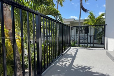 Apartamento en alquiler en Miami Beach, Florida, 1 dormitorio, 56.21 m2 № 1975518 - foto 4