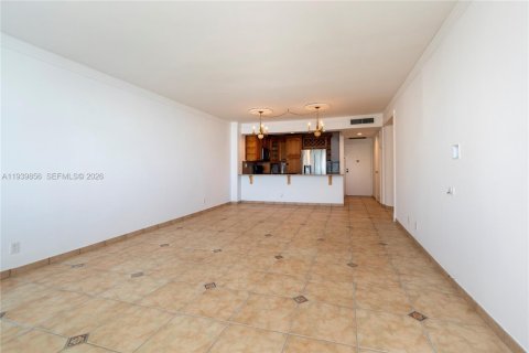 Condo in Hollywood, Florida, 2 bedrooms  № 2000033 - photo 10