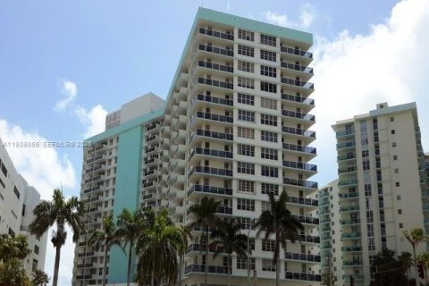 Condo in Hollywood, Florida, 2 bedrooms  № 2000033