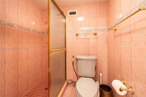 Condo in Hollywood, Florida, 2 bedrooms  № 2000033 - photo 21