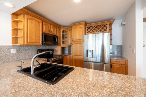 Condo in Hollywood, Florida, 2 bedrooms  № 2000033 - photo 6