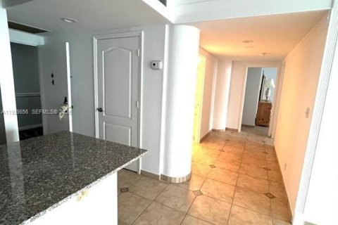 Condo in Hollywood, Florida, 2 bedrooms  № 2000033 - photo 3