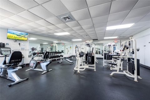 Condo in Hollywood, Florida, 2 bedrooms  № 2000033 - photo 28