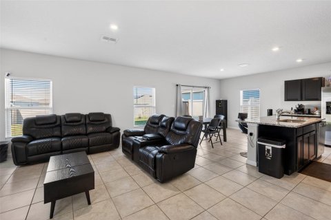 House in Haines City, Florida 4 bedrooms, 178.37 sq.m. № 2210811 - photo 9