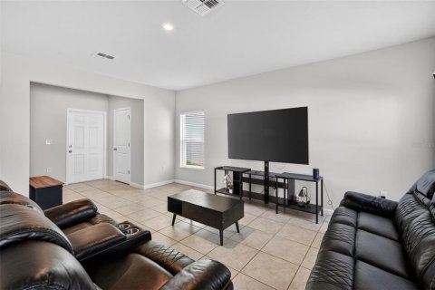 House in Haines City, Florida 4 bedrooms, 178.37 sq.m. № 2210811 - photo 10