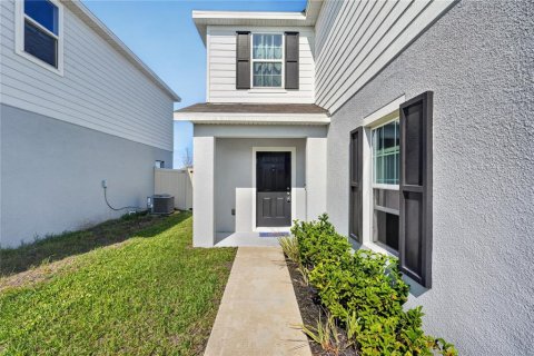 House in Haines City, Florida 4 bedrooms, 178.37 sq.m. № 2210811 - photo 2
