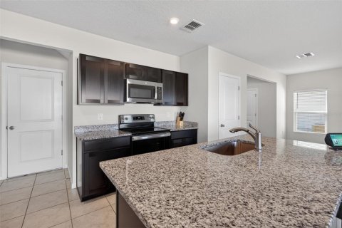 House in Haines City, Florida 4 bedrooms, 178.37 sq.m. № 2210811 - photo 5