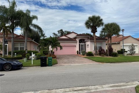 House in Saint Lucie, Florida 3 bedrooms, 193.24 sq.m. № 2151139 - photo 3