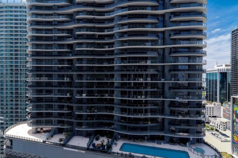 Condo in Miami, Florida, 1 bedroom  № 1937555 - photo 13