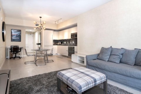 Condo in Miami, Florida, 1 bedroom  № 1937555 - photo 7