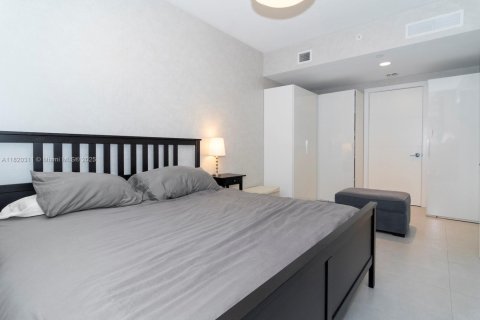 Condo in Miami, Florida, 1 bedroom  № 1937555 - photo 16