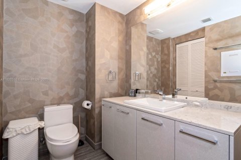 Condo in Miami, Florida, 1 bedroom  № 1937555 - photo 20
