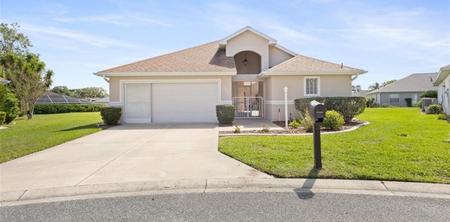 House in Summerfield, Florida 3 bedrooms, 156.63 sq.m. № 1618935