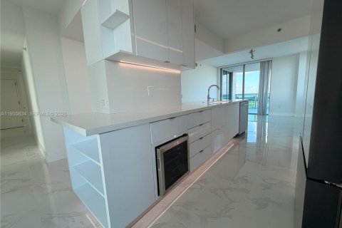 Condominio en alquiler en Sunrise, Florida, 3 dormitorios, 145.86 m2 № 2010794 - foto 3