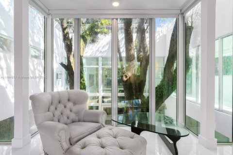 House in Miami, Florida 5 bedrooms, 433.85 sq.m. № 1932820 - photo 16